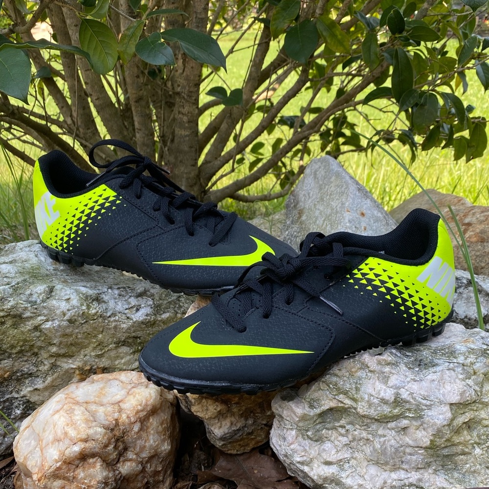 Nike Jr Bombax Soccer Cleats